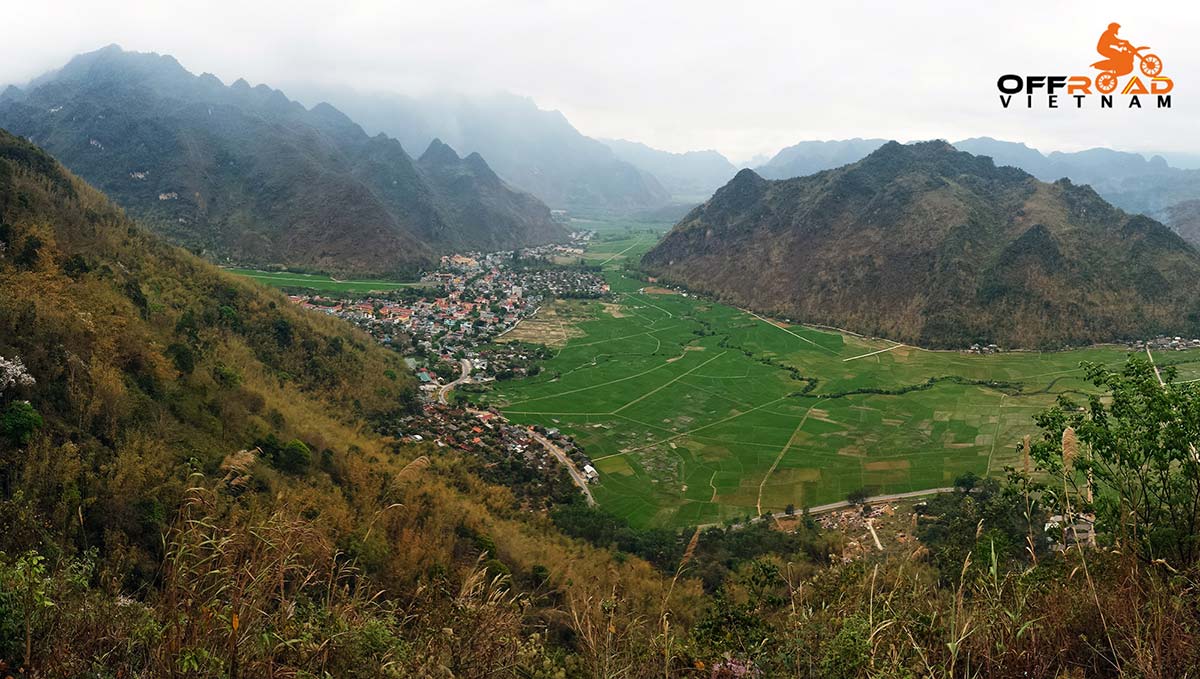 Vietnam Offroad Tours motorbike riding to middle roads in North Vietnam. Vietnam Motorbike Hanoi Tours - Middle North Tour